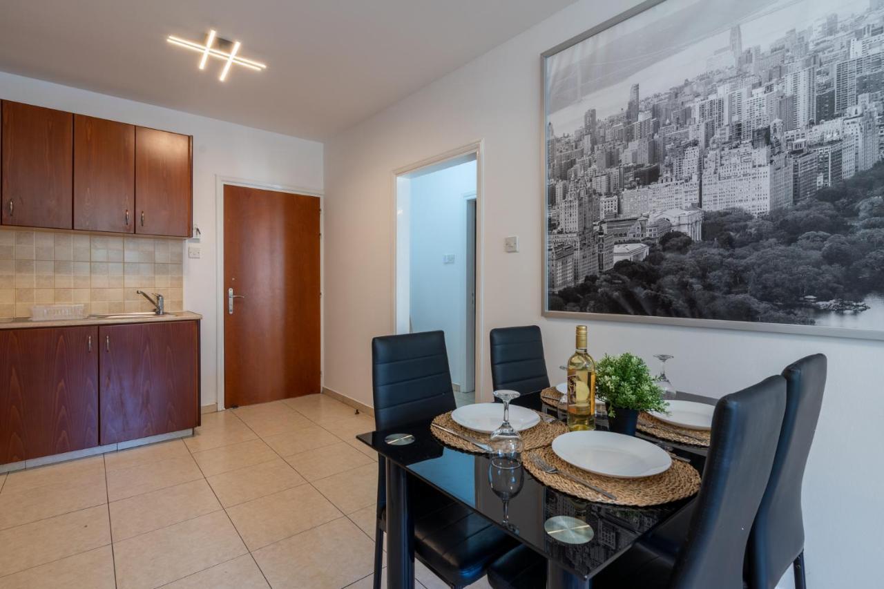 Mia 1-Bedroom Apartment In 拉纳卡 外观 照片